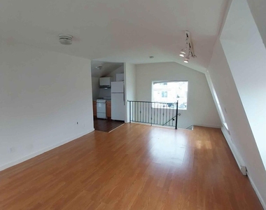 429 Guy Lombardo Avenue - Photo Thumbnail 6