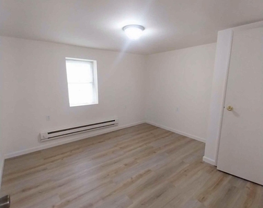 429 Guy Lombardo Avenue - Photo Thumbnail 9