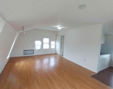 429 Guy Lombardo Avenue - Photo Thumbnail 5