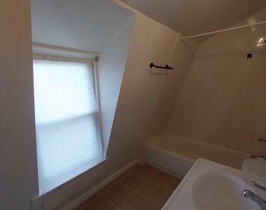 429 Guy Lombardo Avenue - Photo Thumbnail 7