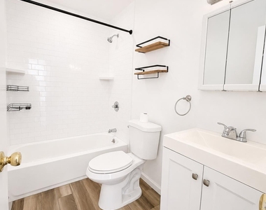 633 Wellwood Avenue - Photo Thumbnail 3
