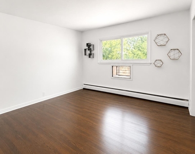 633 Wellwood Avenue - Photo Thumbnail 2