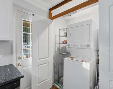 11 Bay Street - Photo Thumbnail 9