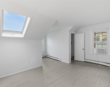 11 Bay Street - Photo Thumbnail 12