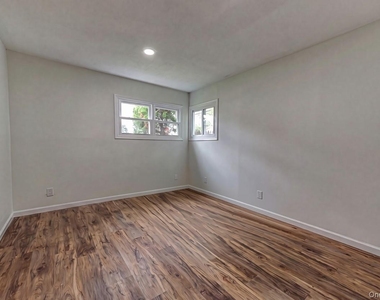 2528 Marshall Avenue - Photo Thumbnail 10