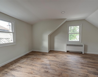 2528 Marshall Avenue - Photo Thumbnail 3