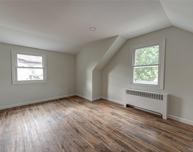 2528 Marshall Avenue - Photo Thumbnail 4
