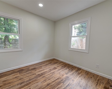 2528 Marshall Avenue - Photo Thumbnail 2
