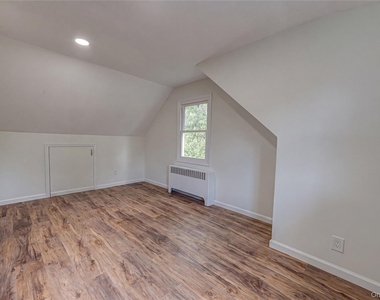 2528 Marshall Avenue - Photo Thumbnail 6