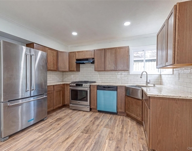 2528 Marshall Avenue - Photo Thumbnail 7