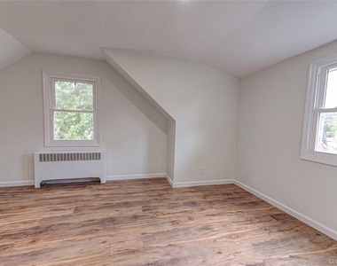 2528 Marshall Avenue - Photo Thumbnail 5