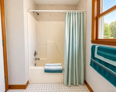 126 Jackson Avenue - Photo Thumbnail 8