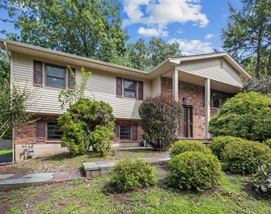 44 Palisades Court - Photo Thumbnail 2