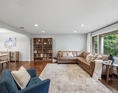 44 Palisades Court - Photo Thumbnail 6
