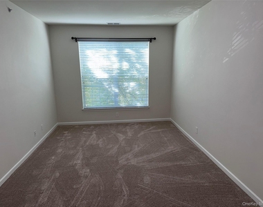 614 Saratoga Lane - Photo Thumbnail 12