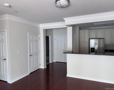 614 Saratoga Lane - Photo Thumbnail 6