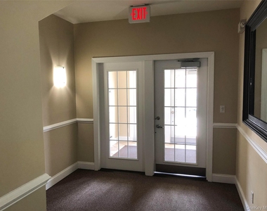 614 Saratoga Lane - Photo Thumbnail 2