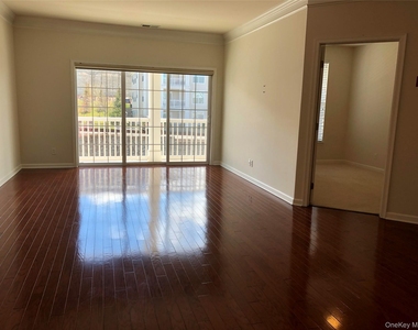 614 Saratoga Lane - Photo Thumbnail 3