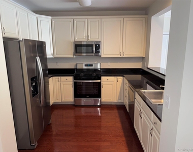 614 Saratoga Lane - Photo Thumbnail 5