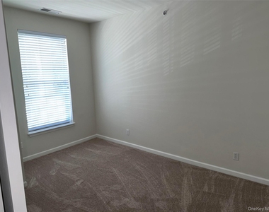 614 Saratoga Lane - Photo Thumbnail 13
