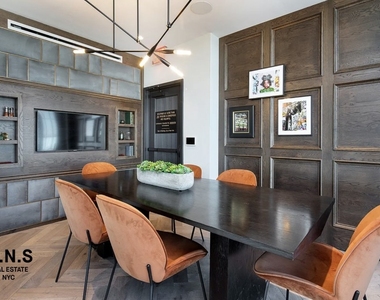 36-20 Steinway Street - Photo Thumbnail 15