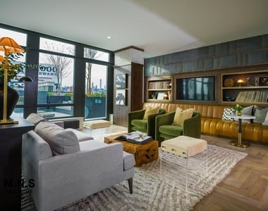 36-20 Steinway Street - Photo Thumbnail 3