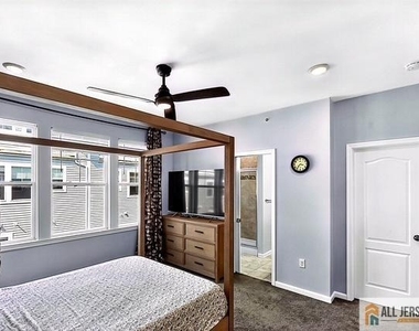 310 South Drive - Photo Thumbnail 10