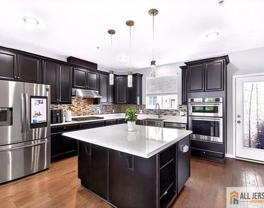 310 South Drive - Photo Thumbnail 7