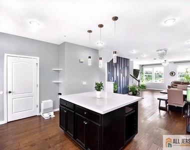310 South Drive - Photo Thumbnail 6
