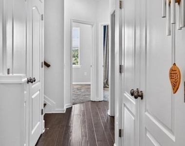 310 South Drive - Photo Thumbnail 9