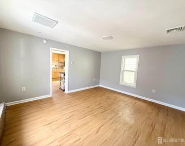 417 John Street - Photo Thumbnail 4