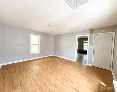 417 John Street - Photo Thumbnail 2