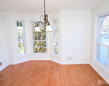 1 Bristol Drive - Photo Thumbnail 4