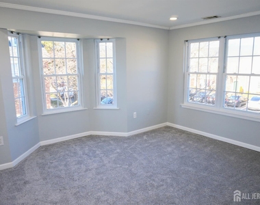 1 Bristol Drive - Photo Thumbnail 9