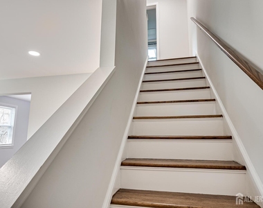183 High Street - Photo Thumbnail 18