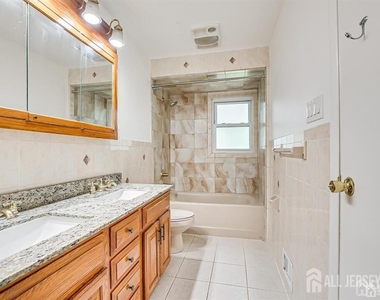 559 Wood Avenue - Photo Thumbnail 18
