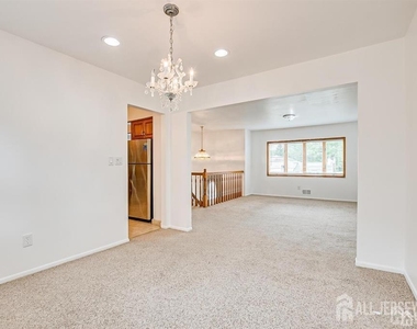 559 Wood Avenue - Photo Thumbnail 10
