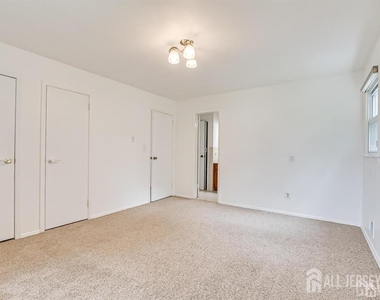 559 Wood Avenue - Photo Thumbnail 16