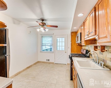 559 Wood Avenue - Photo Thumbnail 12