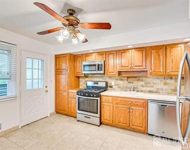 559 Wood Avenue - Photo Thumbnail 11