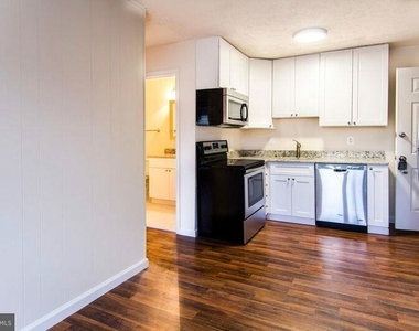 1704 Roberts Street - Photo Thumbnail 4