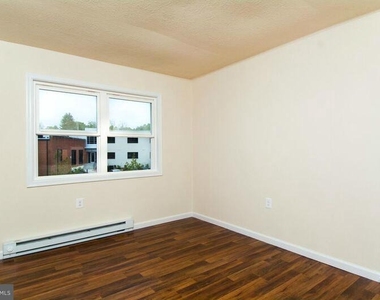 1704 Roberts Street - Photo Thumbnail 6