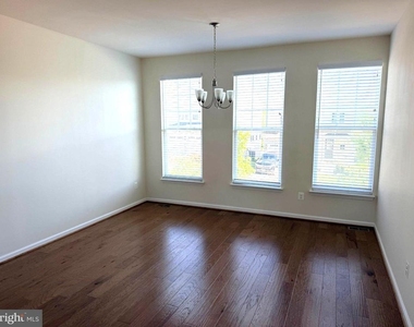 438 Boxelder Drive - Photo Thumbnail 5