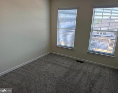 438 Boxelder Drive - Photo Thumbnail 16