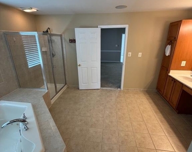 10410 Silver Creek Court - Photo Thumbnail 38