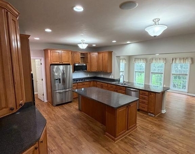 10410 Silver Creek Court - Photo Thumbnail 8