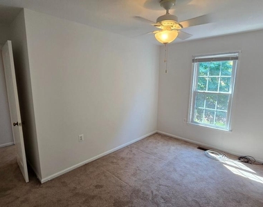 12151 Stallion Court - Photo Thumbnail 15