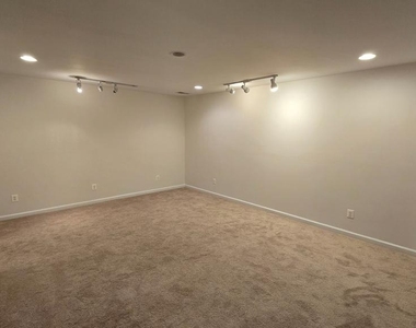 12151 Stallion Court - Photo Thumbnail 20