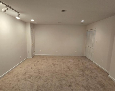 12151 Stallion Court - Photo Thumbnail 21