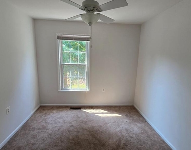12151 Stallion Court - Photo Thumbnail 16